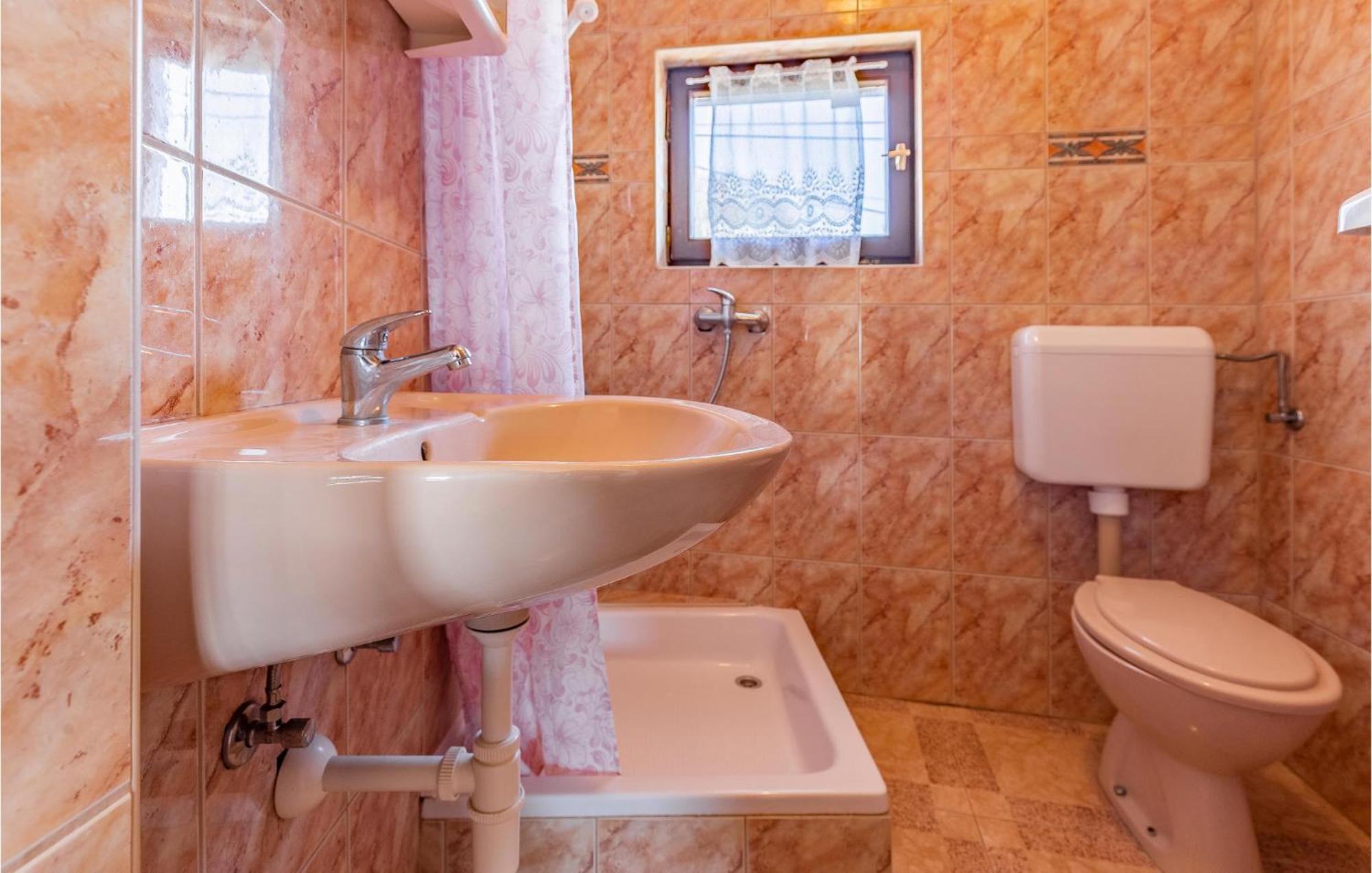 Amazing apartment in Liznjan with 1 Bedrooms Buitenkant foto